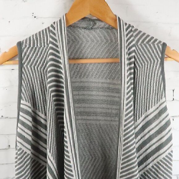 SAX GREY & WHITE STRIPE SLEEVELESS ASYMETRICAL CARDIGAN DUSTER STYLE SWEATER - Picture 5 of 10